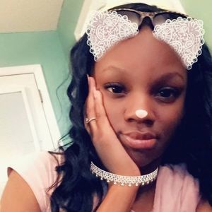 Meet your Posher, Alexis